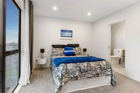 Photo of property in 64a Rosewarne Crescent, Glendene, Auckland, 0602