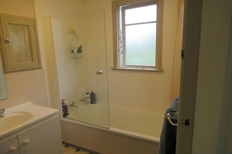 Photo of property in 42 Kenmore Street, Newlands, Wellington, 6037