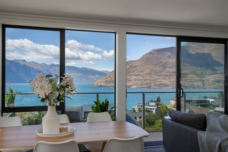 Photo of property in 54d Wynyard Crescent, Fernhill, Queenstown, 9300