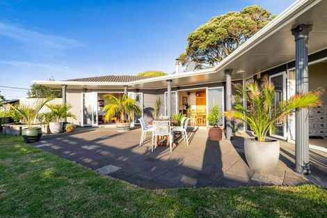 Photo of property in 94 Messenger Terrace, Oakura, 4314