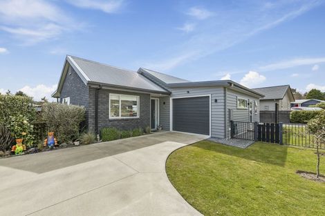 Photo of property in 4 Rogers Place, Kinloch, Taupo, 3377