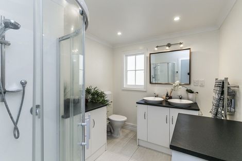 Photo of property in 12 Governor Road, Northland, Wellington, 6012