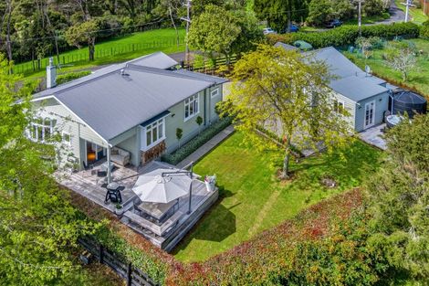 Photo of property in 17 Griggs Road, Whitford, Howick, 2571