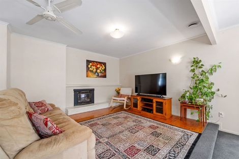 Photo of property in 27 Camelot Place, Glenfield, Auckland, 0629