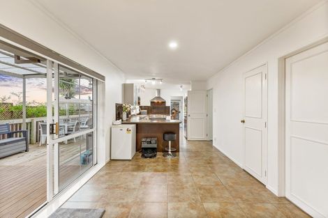 Photo of property in 2/16 Fernbird Place, Massey, Auckland, 0614