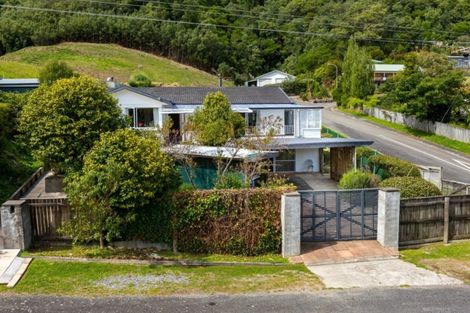 Photo of property in 81 Milton Terrace, Picton, 7220
