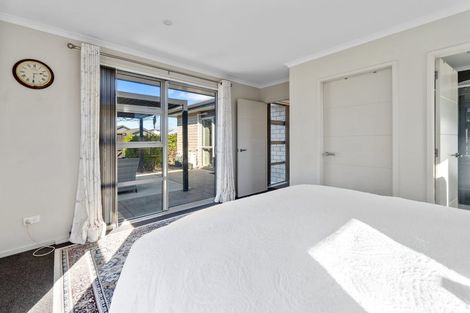 Photo of property in 32 Rainey Crescent, Papamoa Beach, Papamoa, 3118