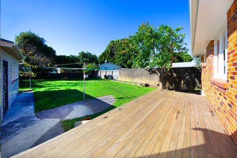 Photo of property in 3 Roby Street, Te Atatu Peninsula, Auckland, 0610