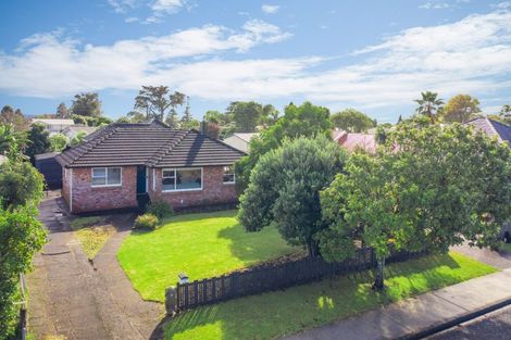 Photo of property in 11 Hereford Street, Te Atatu Peninsula, Auckland, 0610