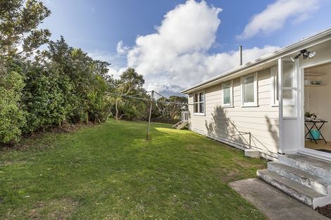 Photo of property in 2 Rakihau Place, Titahi Bay, Porirua, 5022