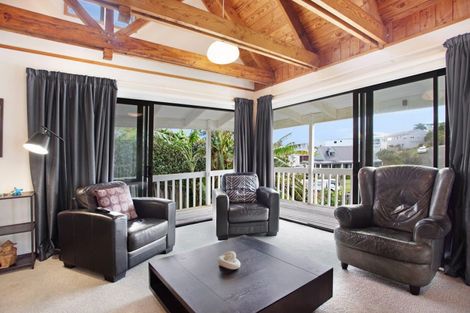 Photo of property in 21 Du Fresne Place, Russell, 0202