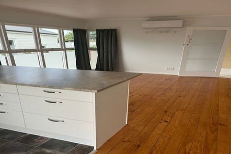 Photo of property in 2/70 Gladstone Road, Northcote, Auckland, 0627