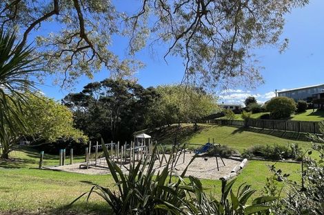 Photo of property in 19 Lancelot Place, Glenfield, Auckland, 0629