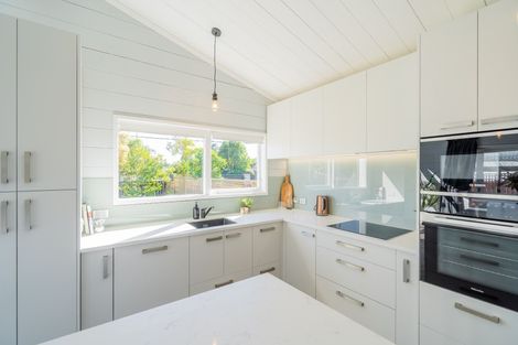 Photo of property in 62 Ngaio Road, Waikanae, 5036