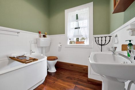 Photo of property in 237 South Road, Hawera, 4610