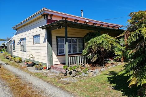 Photo of property in 149 Queen Street, Westport, 7825