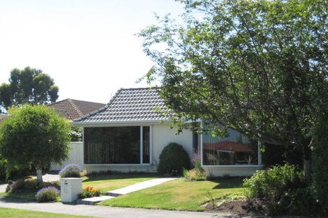 Photo of property in 12 Westgrove Avenue, Avonhead, Christchurch, 8042