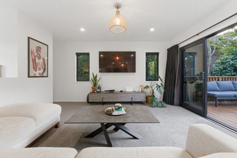Photo of property in 59 Wallath Road, Westown, New Plymouth, 4310