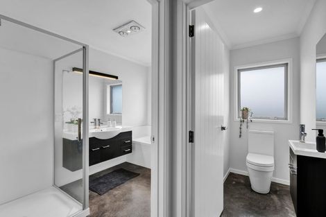 Photo of property in 13 Birdie Lane, Waiwhakaiho, New Plymouth, 4312