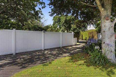 Photo of property in 187 South Road, Hawera, 4610