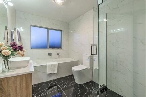 Photo of property in 10 Ian Gordon Lane, Orewa, 0931