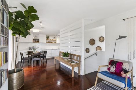 Photo of property in 8 Shanaway Rise, Hillcrest, Auckland, 0627