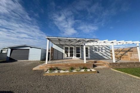 Photo of property in 46a Pratt Avenue, Foxton Beach, Foxton, 4815