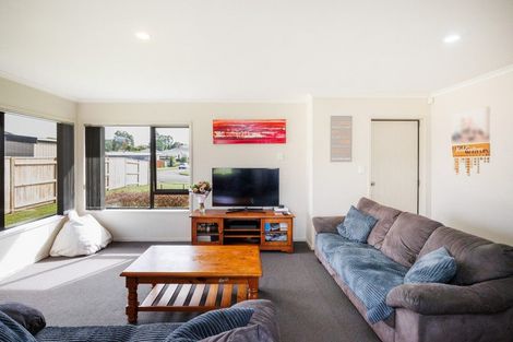 Photo of property in 15 Chestnut Close, Kelvin Grove, Palmerston North, 4414