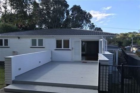 Photo of property in 27 Ellice Road, Totara Vale, Auckland, 0629