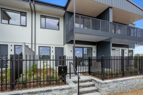Photo of property in 4 Juniper Drive, Rosehill, 2113