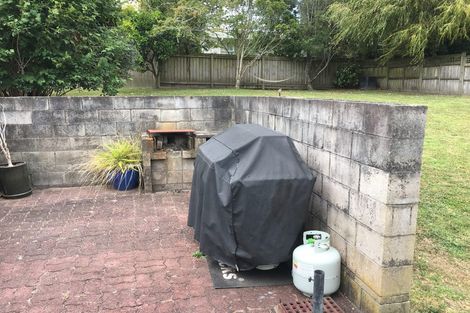 Photo of property in 19 Helleur Road, Massey, Auckland, 0614