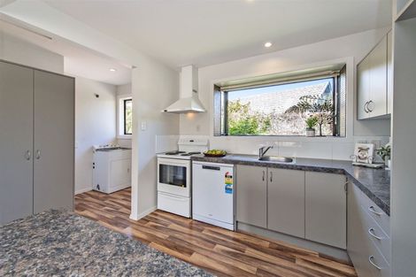 Photo of property in 33 Farquhars Road, Redwood, Christchurch, 8051