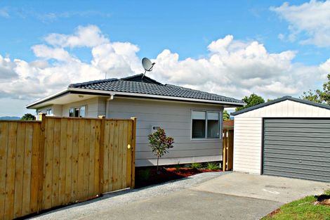 Photo of property in 8 Benchmark Drive, Massey, Auckland, 0614