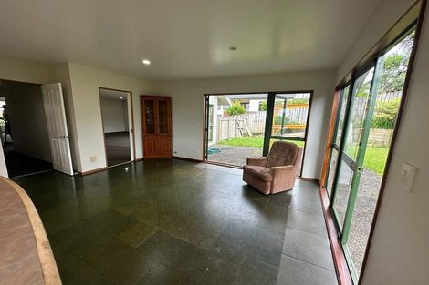Photo of property in 15 Rosebay Rise, Henderson, Auckland, 0610
