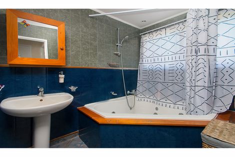 Photo of property in 22 Lina Place, Waiuku, 2123