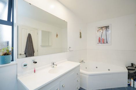 Photo of property in 64 Watt Road, Otatara, Invercargill, 9879