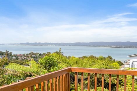 Photo of property in 3 Mariners View Road, Beach Haven, Auckland, 0626