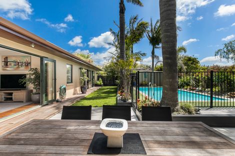 Photo of property in 21 Sartors Avenue, Northcross, Auckland, 0630