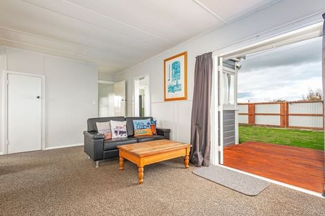 Photo of property in 24 Nuku Street, Tangimoana, 4822