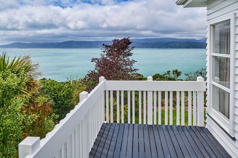 Photo of property in 134 Nevay Road, Karaka Bays, Wellington, 6022