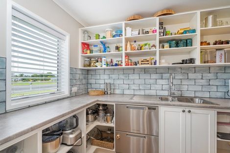 Photo of property in 10 Austin Drive, Whitianga, 3510