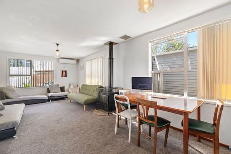 Photo of property in 18 Stallard Place, Glen Eden, Auckland, 0602