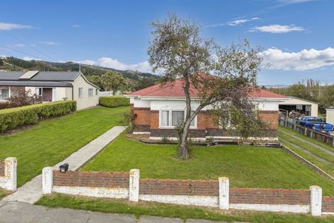 Photo of property in 28 Branksea Street, Kaitangata, 9210