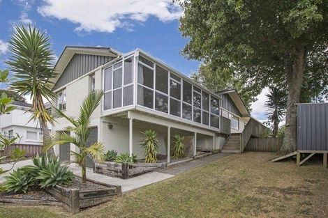 Photo of property in 7 Maroubra Place, Botany Downs, Auckland, 2010