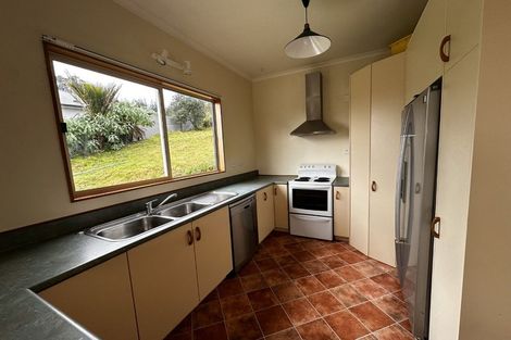 Photo of property in 65 Stillwater Crescent, Stillwater, Silverdale, 0993