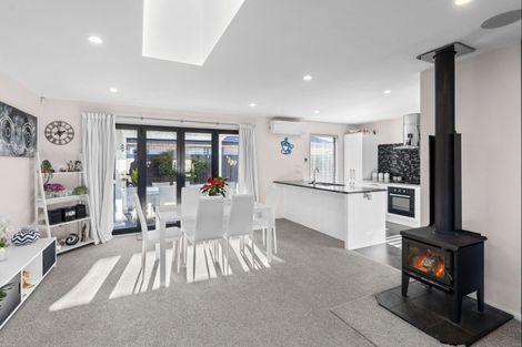 Photo of property in 27 Faringdon Boulevard, Rolleston, 7615