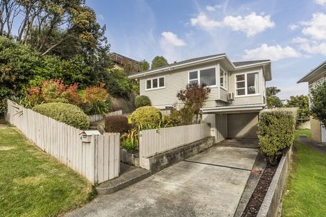 Photo of property in 4 Mana View Road, Paremata, Porirua, 5026