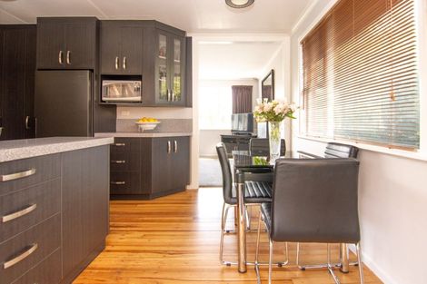 Photo of property in 10 Piper Place, Roslyn, Palmerston North, 4414