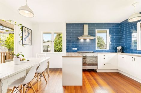 Photo of property in 10 Murray Road, Te Atatu Peninsula, Auckland, 0610