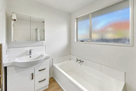 Photo of property in 3/2 Broadbent Street, Riccarton, Christchurch, 8041